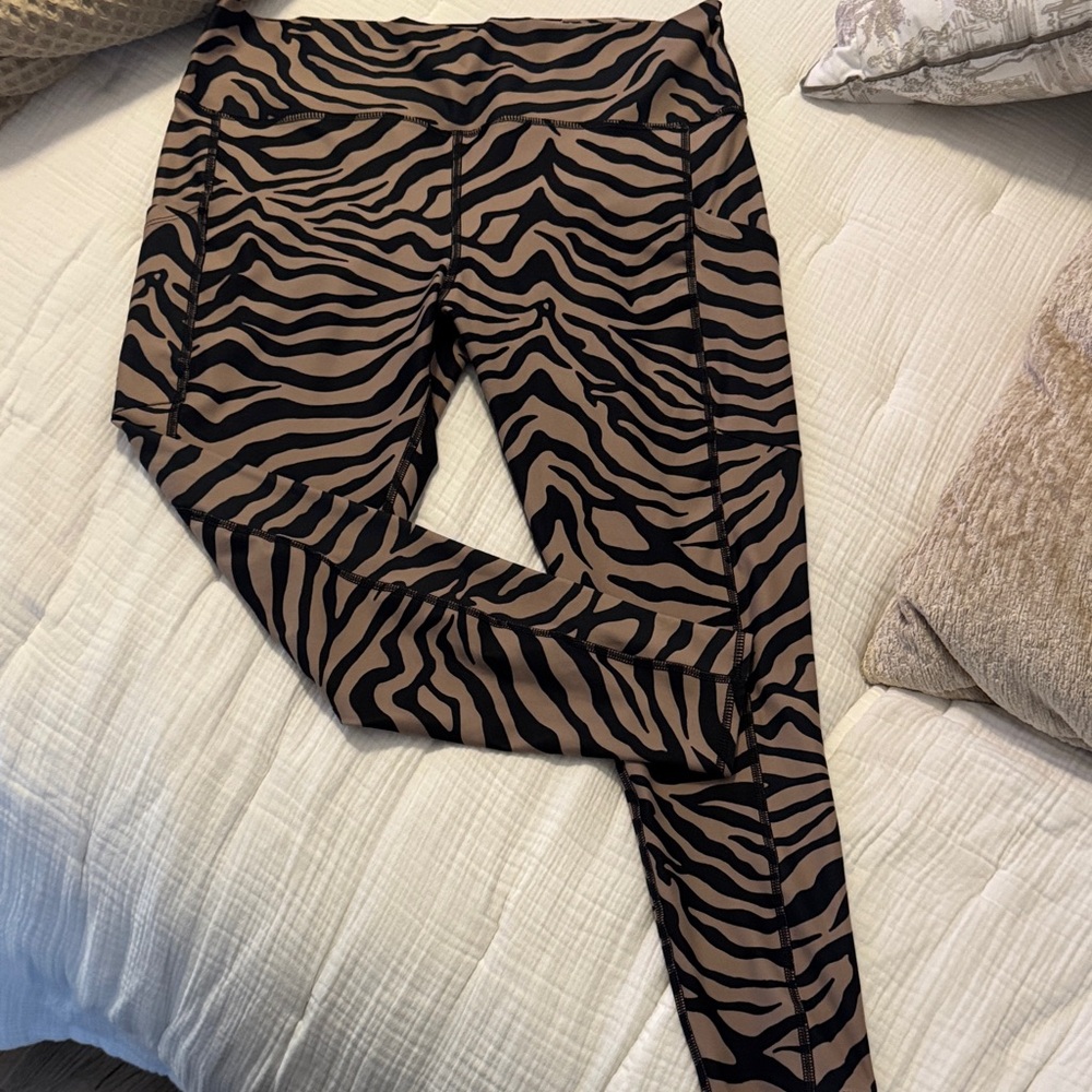 Women's Brown Zebra-Print Active Leggings